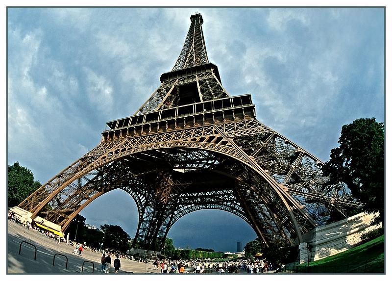 Eiffelturm_Paris_.jpg